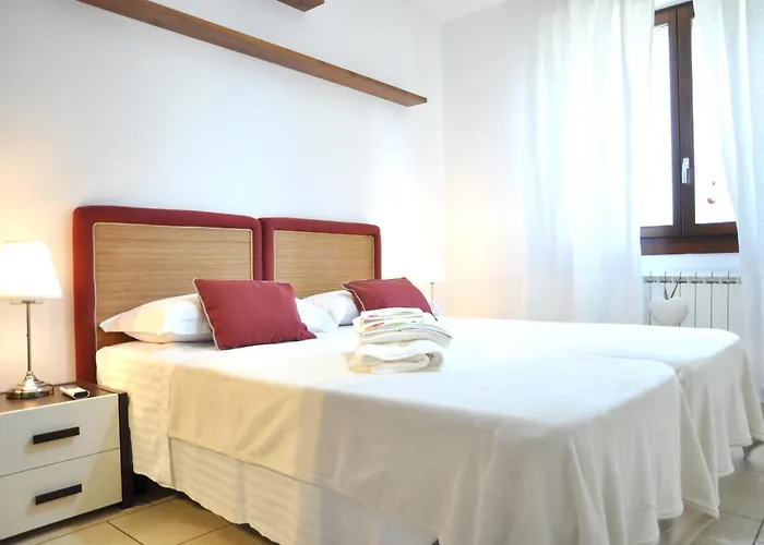 La Casa Del Bianconiglio - Free Private Parking - 2 Bathrooms - Terrace